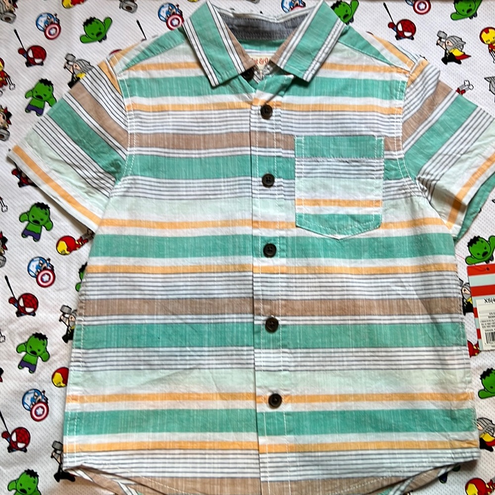 Cat & Jack Boys shirt sleeved button down shirt.